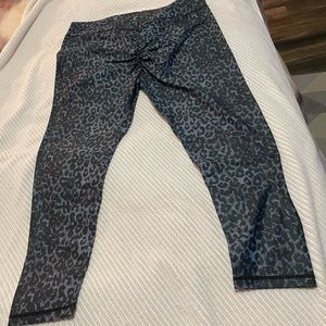Zyia blue leopard leggings